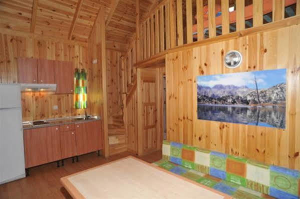 Camping La Torre Hotel Espot Eksteriør billede